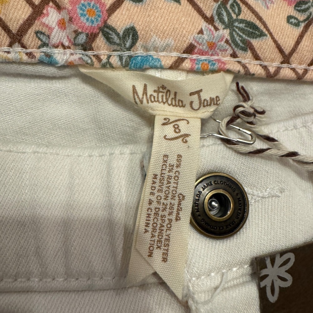 NWT Matilda Jane Womens White Floral Cuffed Denim Jeans Size 8 Straight Leg - Picture 2 of 12